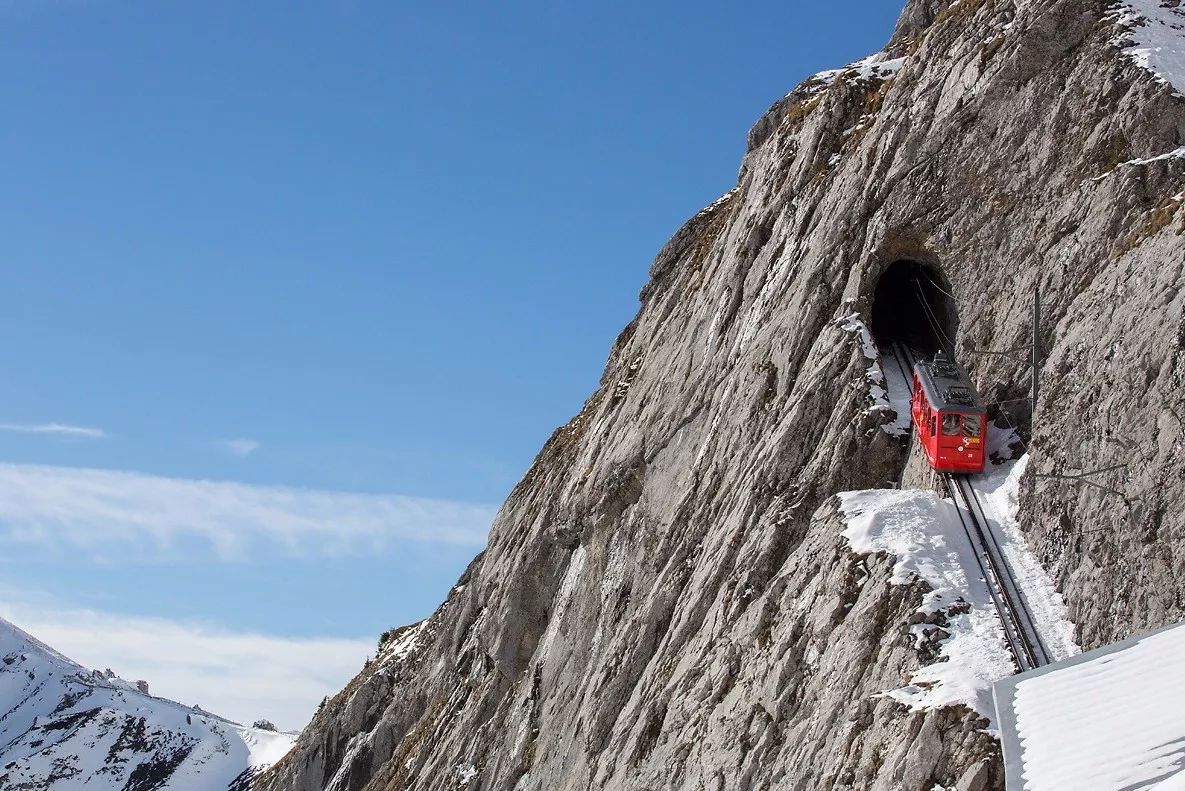 世界上最陡峭的铁路 海拔1600米却运行120年零